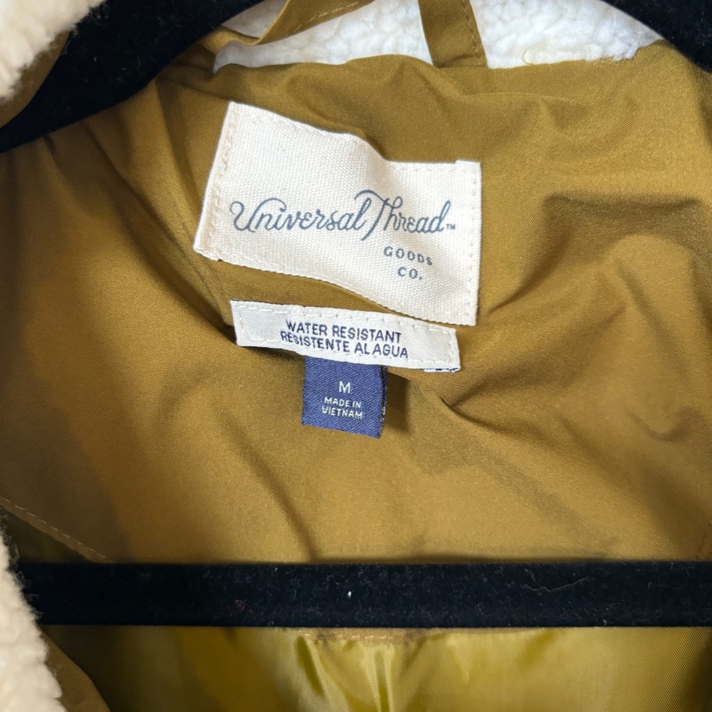 Womans Puffer Jacket, Universal Threads, Size M, … - image 2